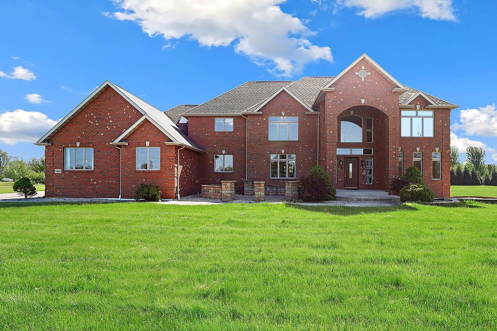 Photo of 13643 Grant Street, Crown Point, IN 46307 (MLS # 838375)