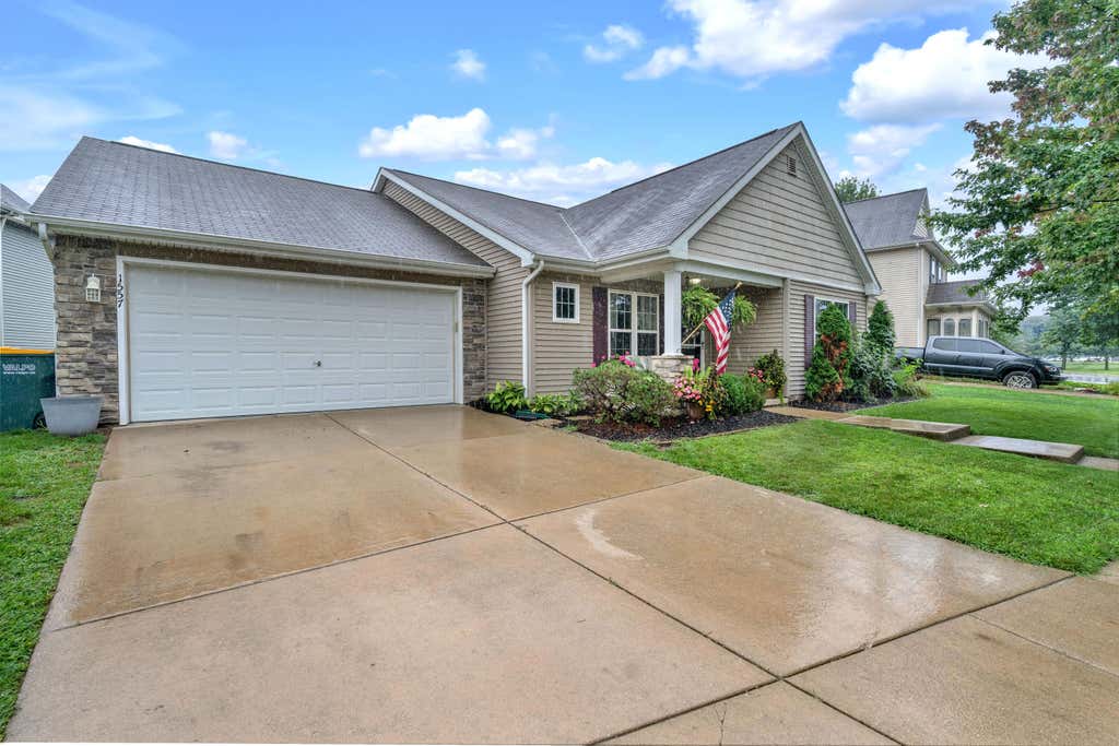 Photo of 1557 Byfield Parkway, Valparaiso, IN 46385 (MLS # 843294)