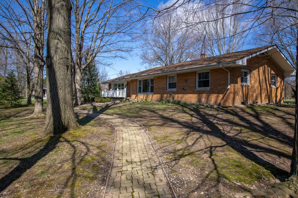 Photo of 1031 N 350 E, Chesterton, IN 46304 (MLS # 836477)