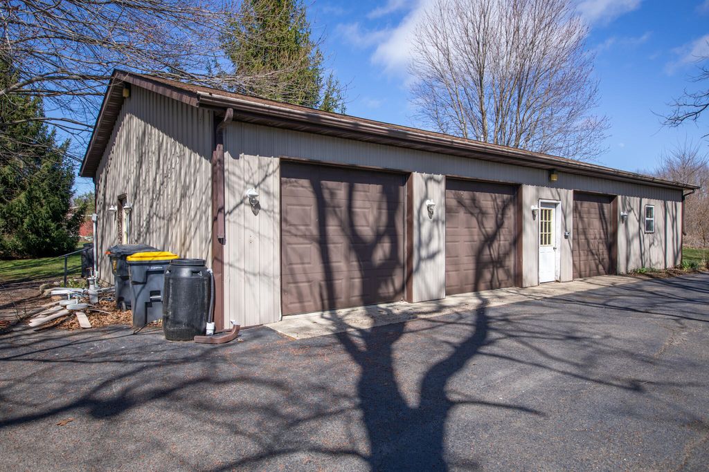 Photo of 1031 N 350 E, Chesterton, IN 46304 (MLS # 836477)