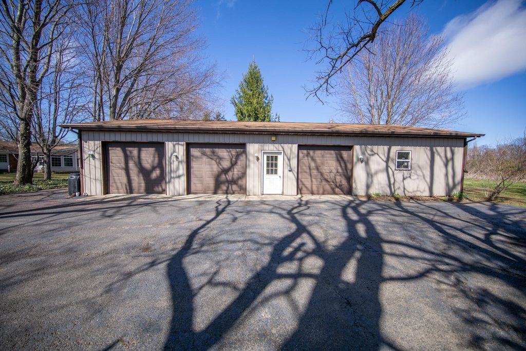 Photo of 1031 N 350 E, Chesterton, IN 46304 (MLS # 836477)