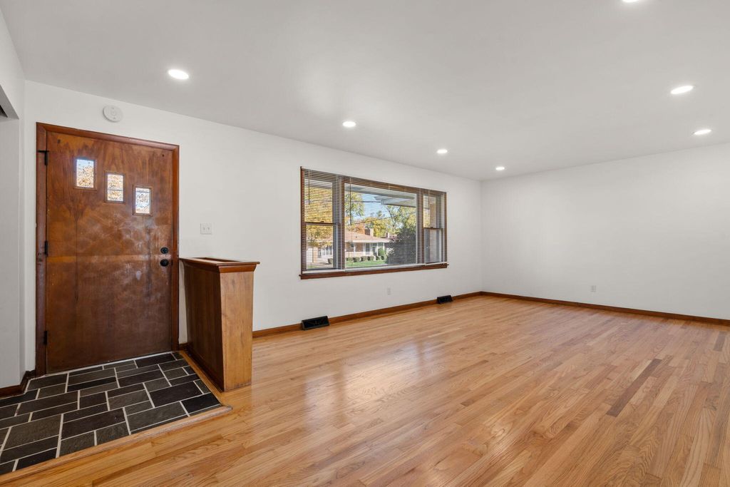 Photo of 401 E 54th Avenue, Merrillville, IN 46410 (MLS # 830081)