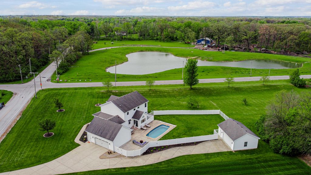 Photo of 15290 Clark Street, Crown Point, IN 46307 (MLS # 838019)