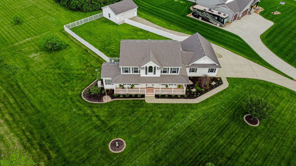 Photo of 15290 Clark Street, Crown Point, IN 46307 (MLS # 838019)