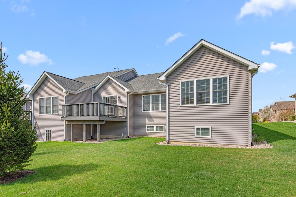 Photo of 2324 Waterford Circle E, Schererville, IN 46375 (MLS # 837034)