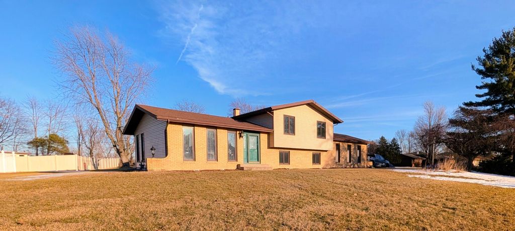 Photo of 8845 Clark Place, Crown Point, IN 46307 (MLS # 834055)