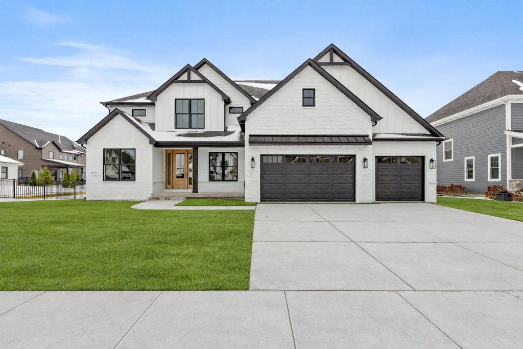 Photo of 9720 Dunegrass Way, Saint John, IN 46373 (MLS # 833916)