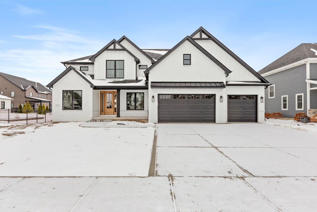 Photo of 9720 Dunegrass Way, Saint John, IN 46373 (MLS # 833916)