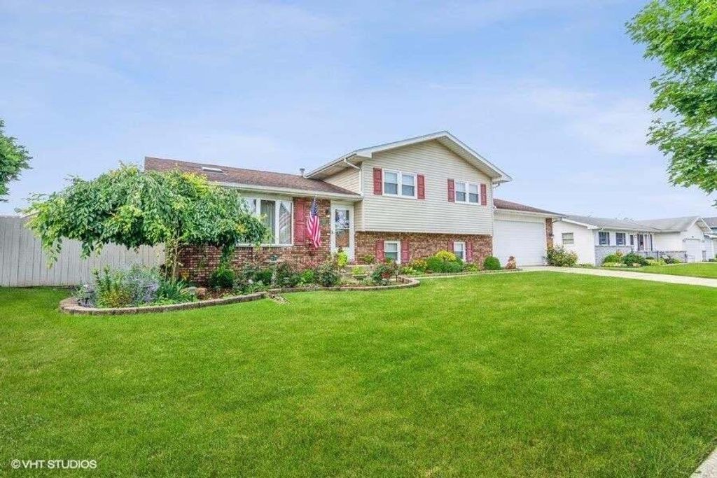 Photo of 1325 W 75th Place, Merrillville, IN 46410 (MLS # 833469)