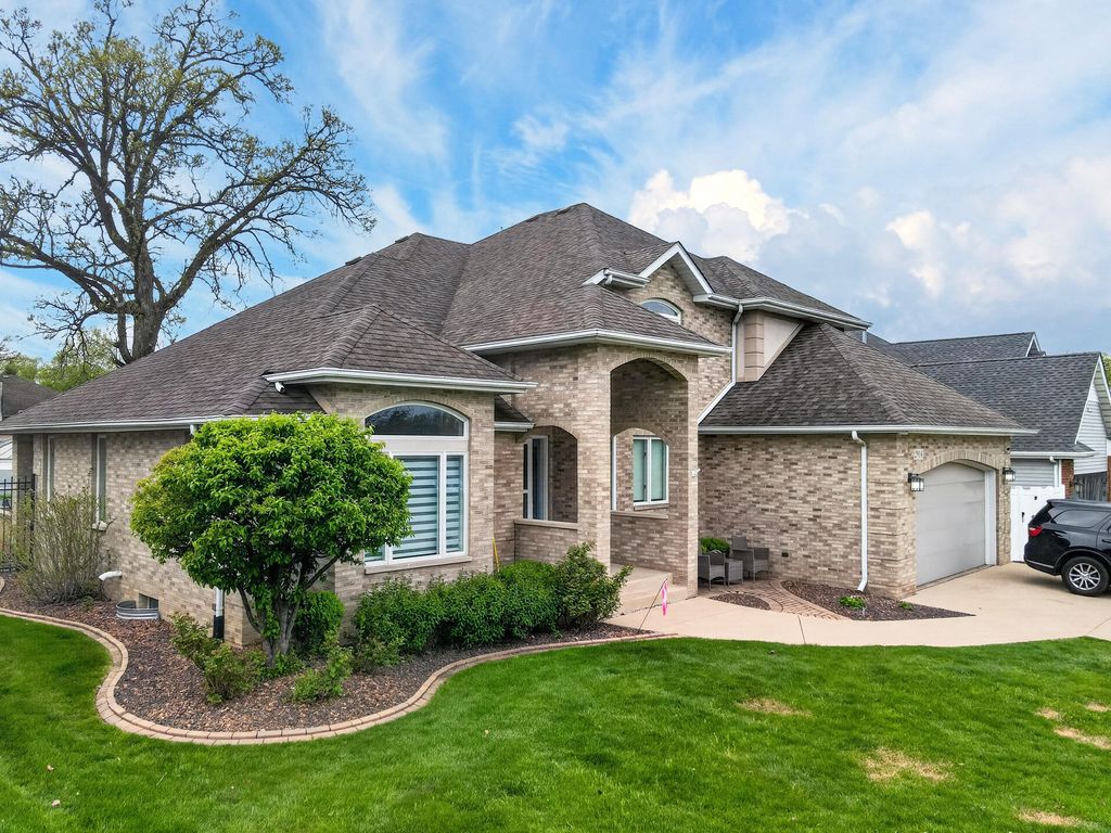 Photo of 2914 Morningside Drive, Crown Point, IN 46307 (MLS # 838157)