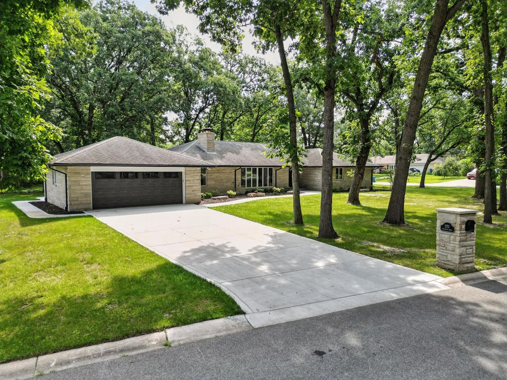 Photo of 2711 Edgewood Drive, Dyer, IN 46311 (MLS # 833104)