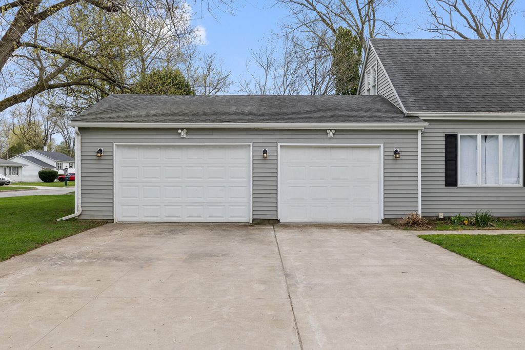 Photo of 1102 W 14th Street, La Porte, IN 46350 (MLS # 837069)