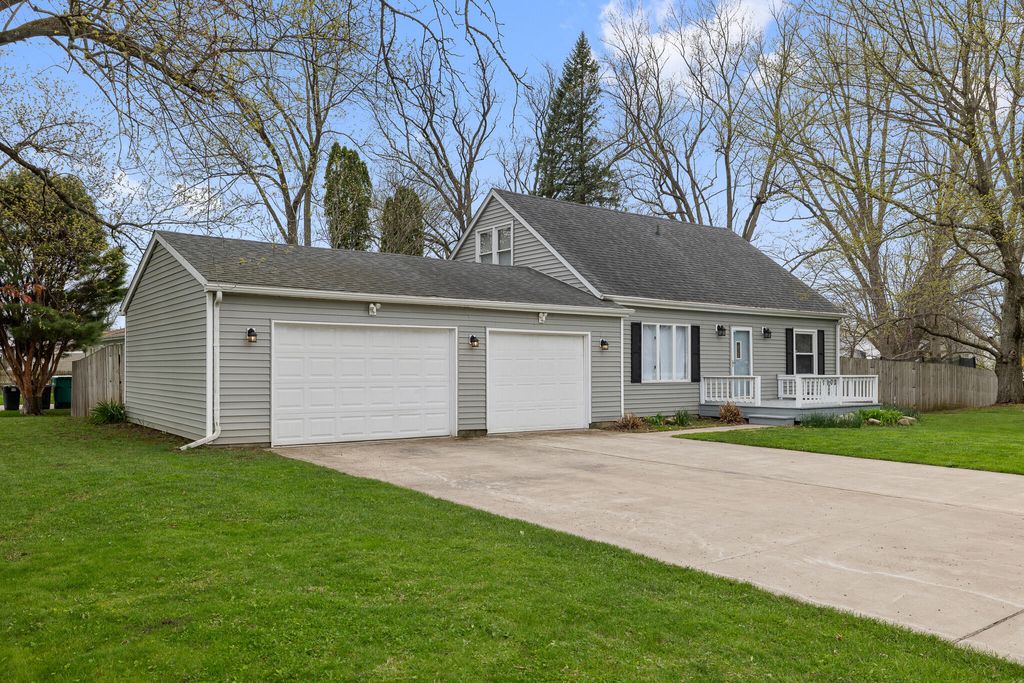 Photo of 1102 W 14th Street, La Porte, IN 46350 (MLS # 837069)