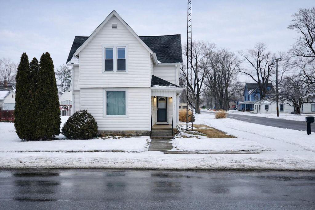 Photo of 301 N Range Street, Wolcott, IN 47995 (MLS # 833833)