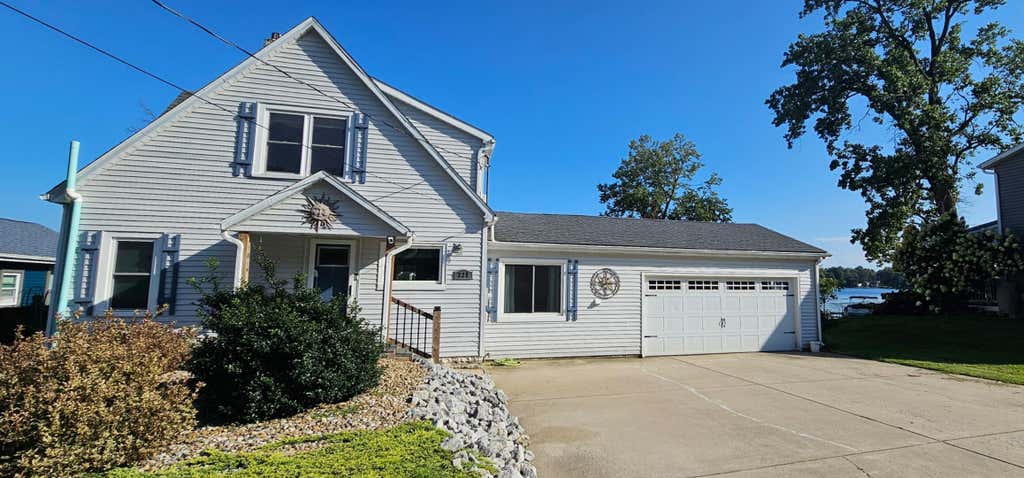 Photo of 227 Lakeview Drive, Walkerton, IN 46574 (MLS # 844221)