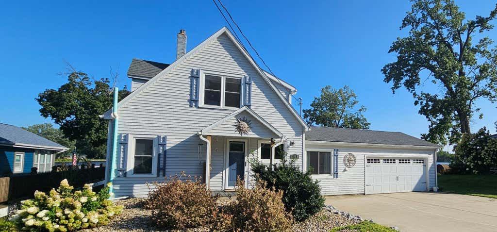 Photo of 227 Lakeview Drive, Walkerton, IN 46574 (MLS # 844221)