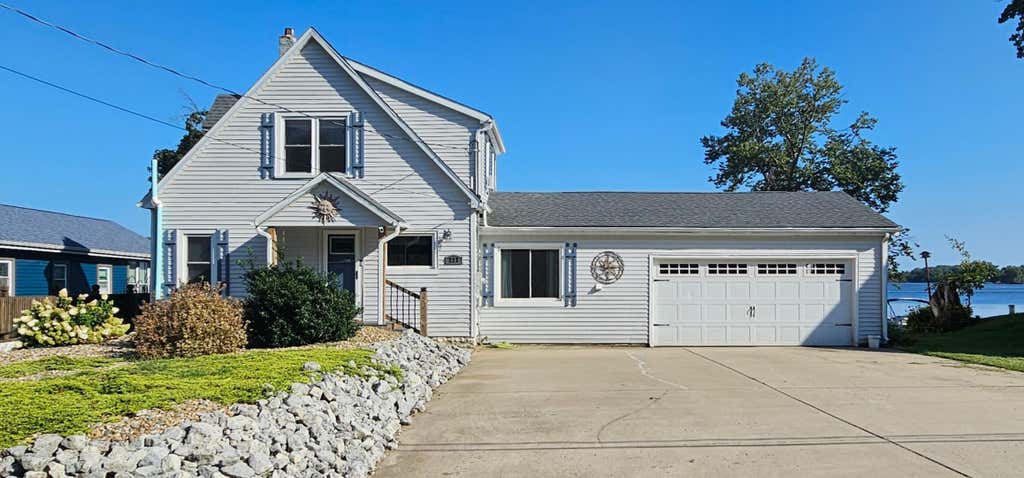 Photo of 227 Lakeview Drive, Walkerton, IN 46574 (MLS # 844221)