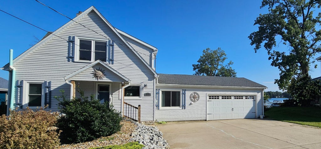 Photo of 227 Lakeview Drive, Walkerton, IN 46574 (MLS # 844221)