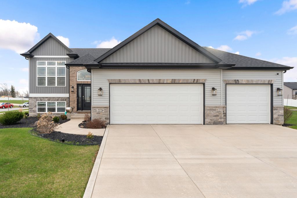 Photo of 2729 W 83rd Avenue, Merrillville, IN 46410 (MLS # 837119)