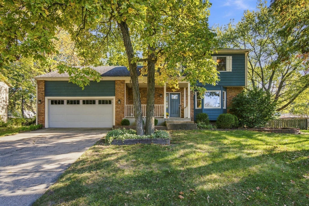 Photo of 3906 Oak Grove Drive, Valparaiso, IN 46383 (MLS # 847302)
