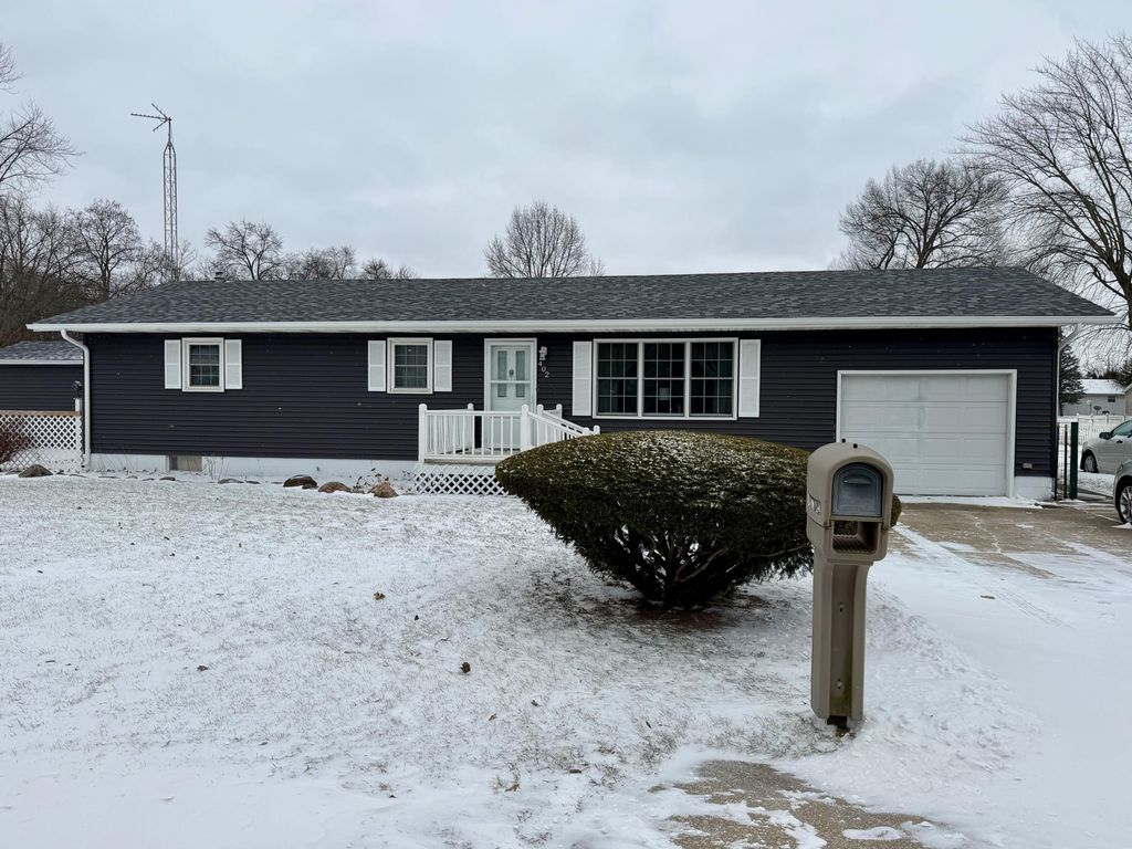 Photo of 402 E Saint Louis Street, Knox, IN 46534 (MLS # 832329)