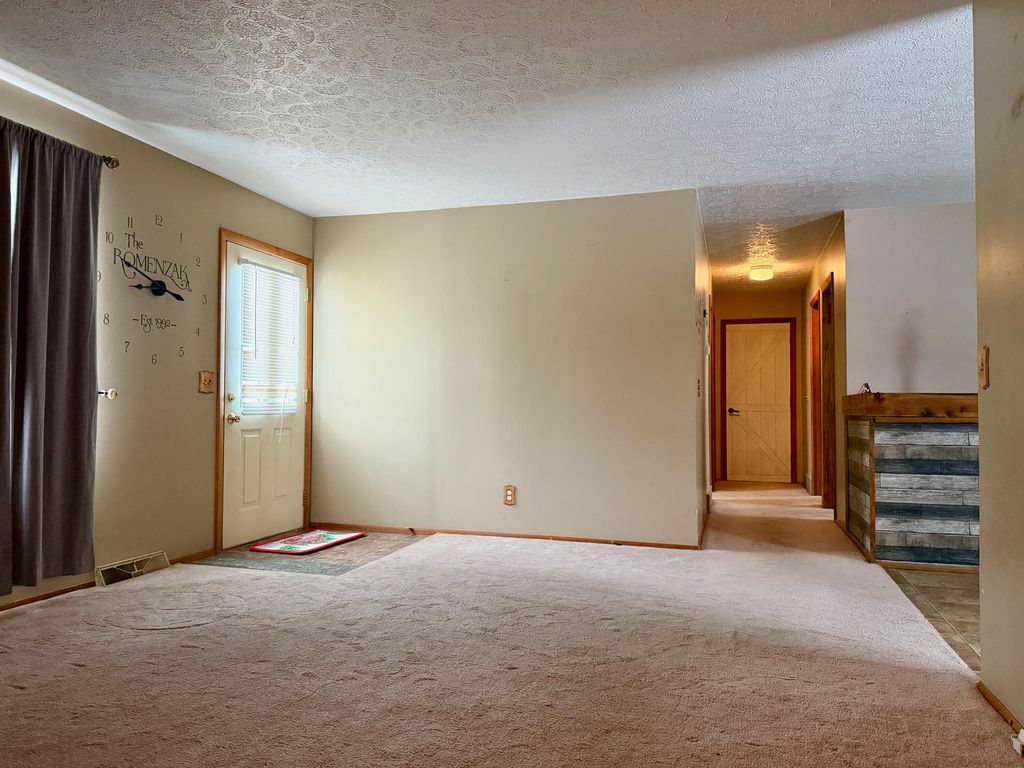 Photo of 402 E Saint Louis Street, Knox, IN 46534 (MLS # 832329)