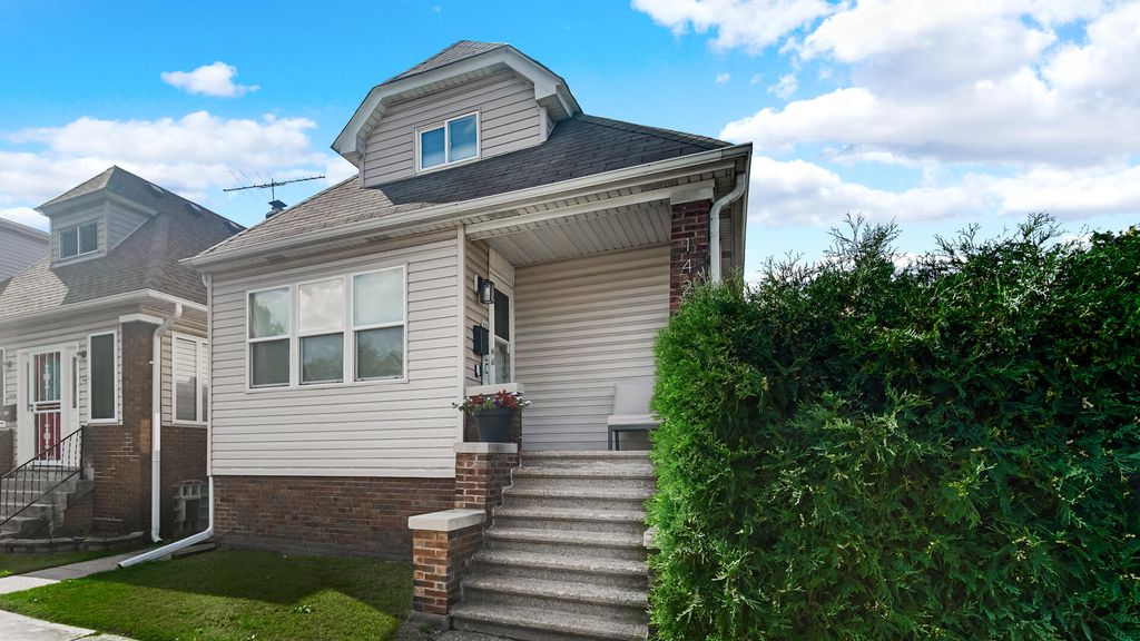 Photo of 1422 Roberts Avenue, Whiting, IN 46394 (MLS # 829526)
