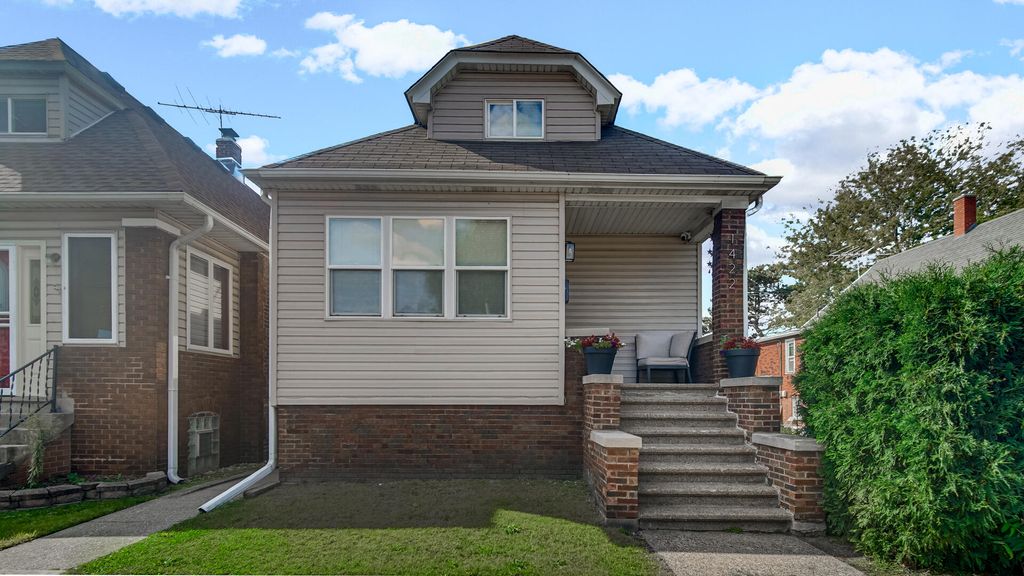 Photo of 1422 Roberts Avenue, Whiting, IN 46394 (MLS # 829526)