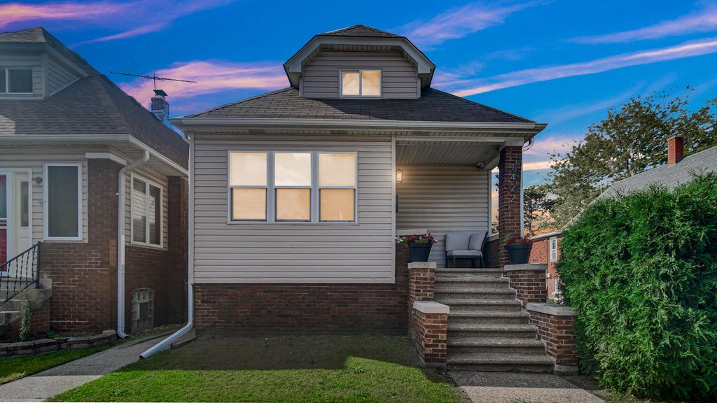 Photo of 1422 Roberts Avenue, Whiting, IN 46394 (MLS # 829526)