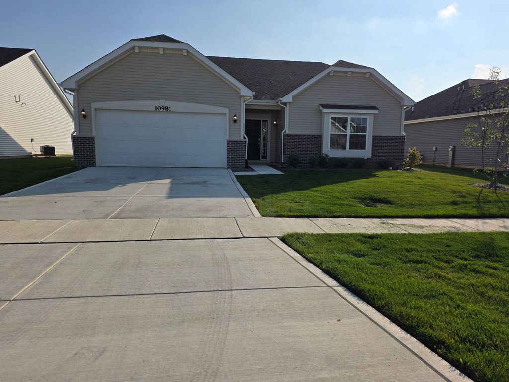 Photo of 10981 Thomas Street, Winfield, IN 46307 (MLS # 829372)