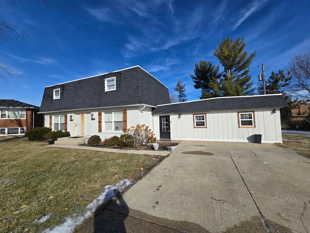 Photo of 3608 W 73rd Court, Merrillville, IN 46410 (MLS # 832369)