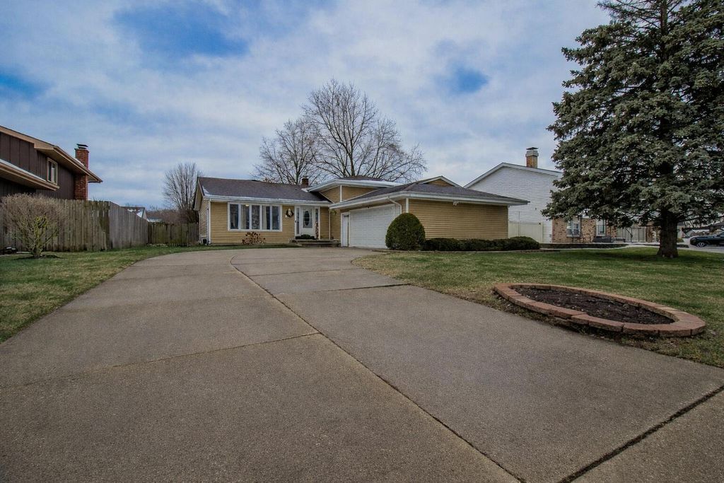 Photo of 1241 Willow Lane, Schererville, IN 46375 (MLS # 833022)