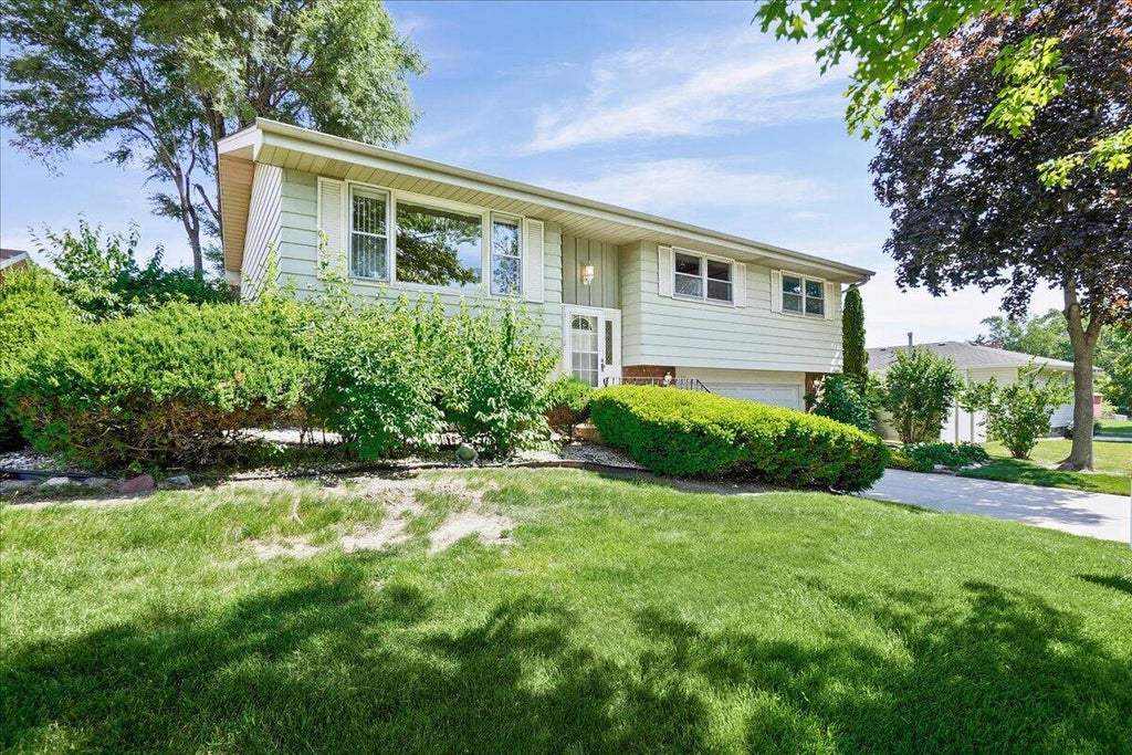 Photo of 539 Willow Lane, Dyer, IN 46311 (MLS # 840083)