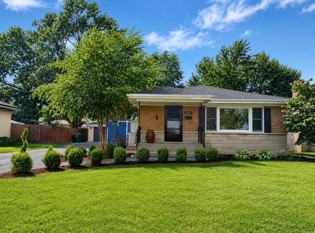 Photo of 8124 Monroe Avenue, Munster, IN 46321 (MLS # 844749)