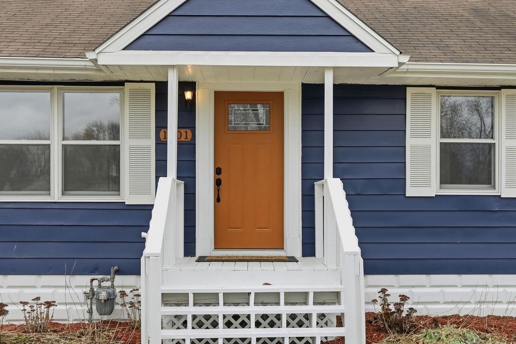 Photo of 1101 Sycamore Street, Crown Point, IN 46307 (MLS # 832644)