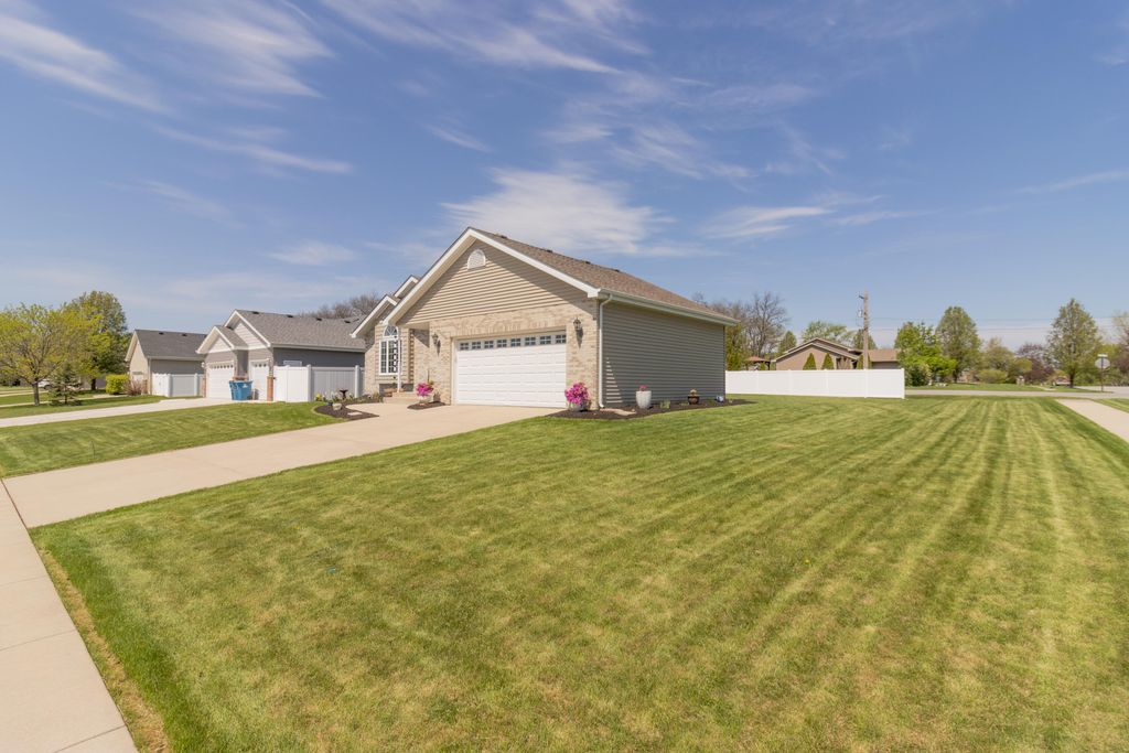 Photo of 5510 Malibu Drive, Lowell, IN 46356 (MLS # 837674)