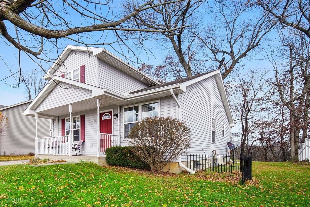 Photo of 600 Shamrock Lane, Valparaiso, IN 46385 (MLS # 831836)