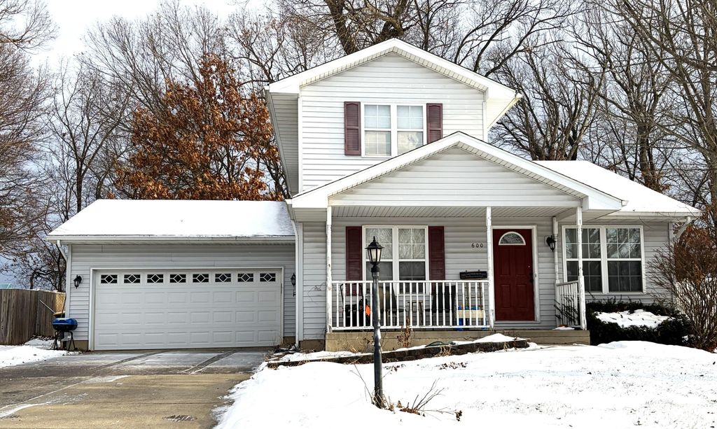 Photo of 600 Shamrock Lane, Valparaiso, IN 46385 (MLS # 831836)