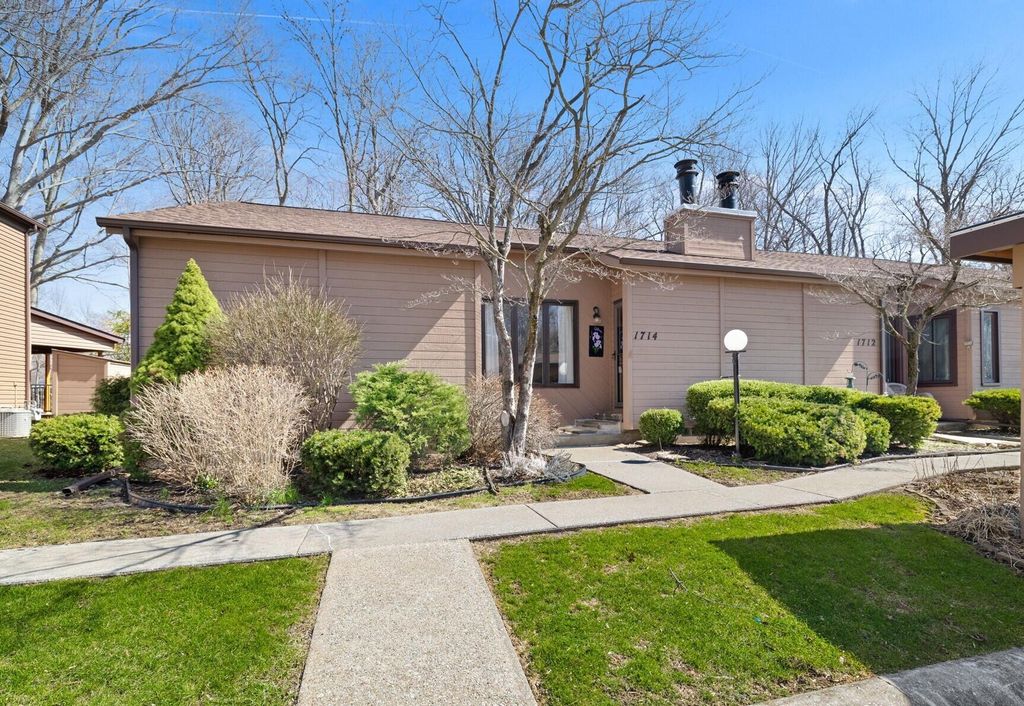 Photo of 1714 Earthstone Drive #28, Valparaiso, IN 46383 (MLS # 835756)