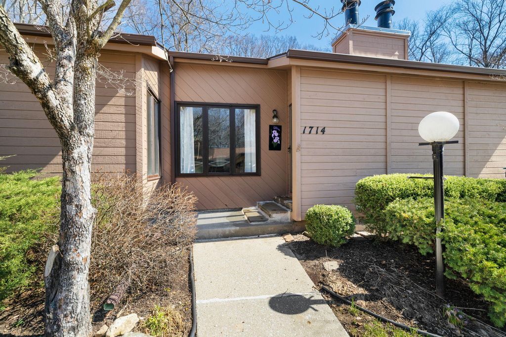 Photo of 1714 Earthstone Drive #28, Valparaiso, IN 46383 (MLS # 835756)