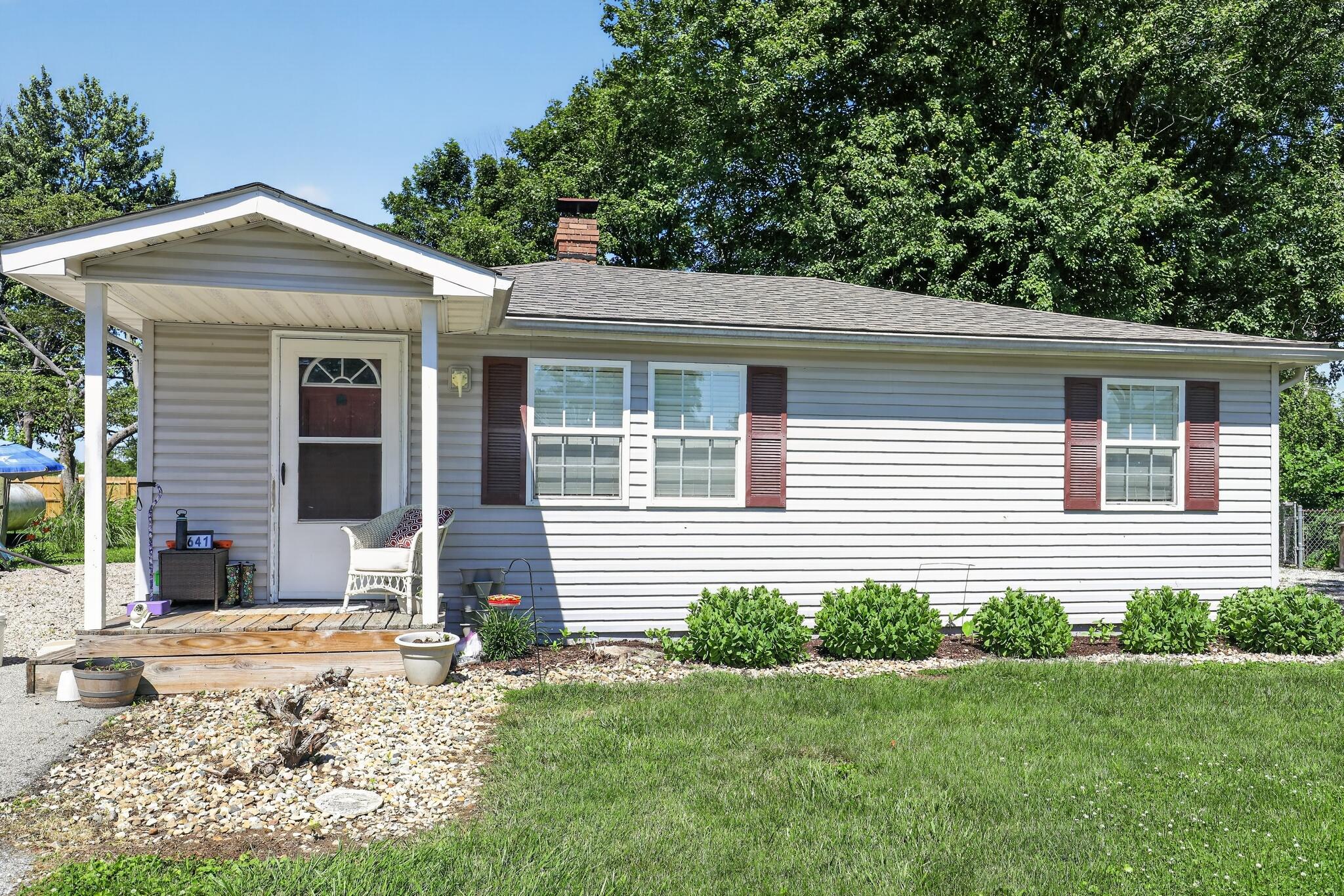 Photo 1 of 17 — 5641 N Clover West Drive, Fairland, IN 46126