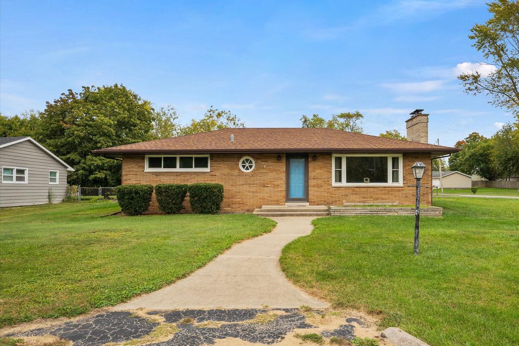 Photo of 7145 Delaware Street, Merrillville, IN 46410 (MLS # 829524)