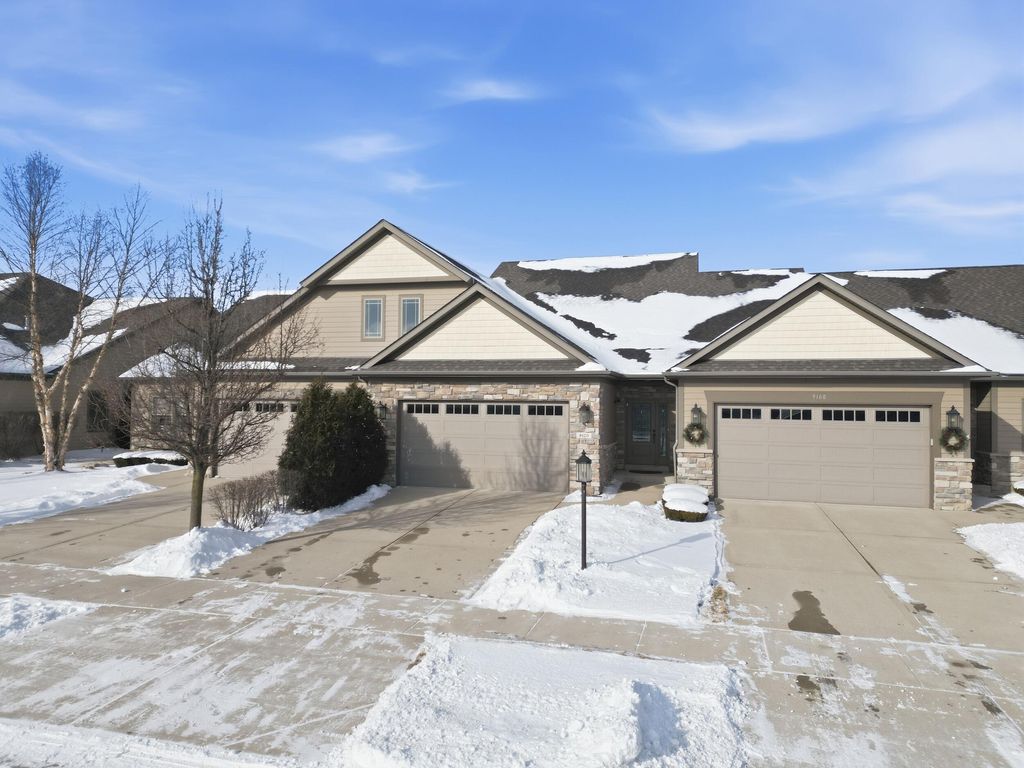 Photo of 9170 W 107th Place, Saint John, IN 46373 (MLS # 833546)