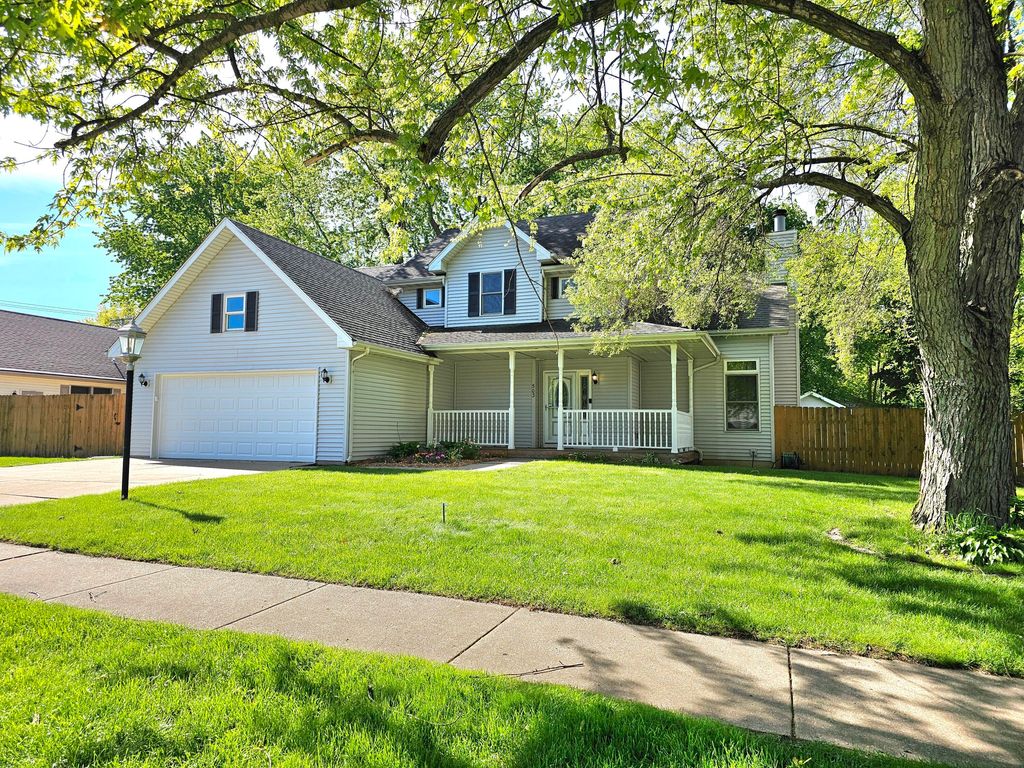 Photo of 503 Oakwood Drive, Chesterton, IN 46304 (MLS # 838184)