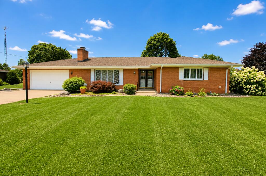 Photo of 1004 W 18th Street, La Porte, IN 46350 (MLS # 844257)