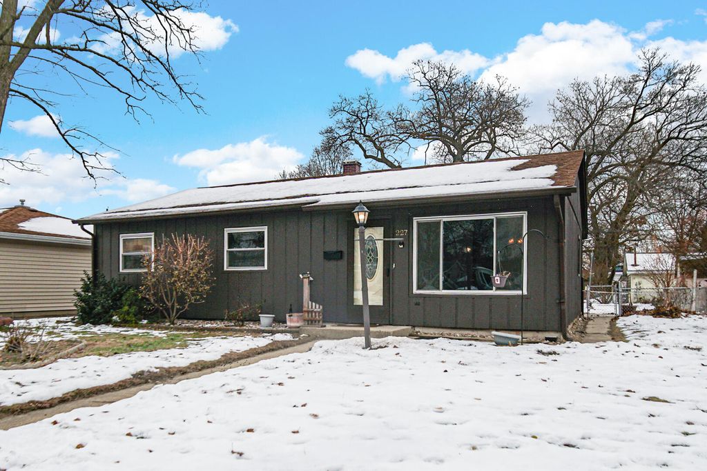 Photo of 227 N Wright Street, Griffith, IN 46319 (MLS # 831801)