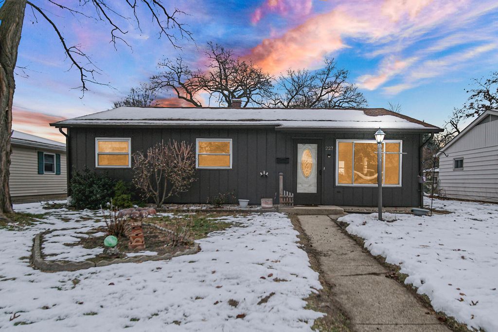 Photo of 227 N Wright Street, Griffith, IN 46319 (MLS # 831801)