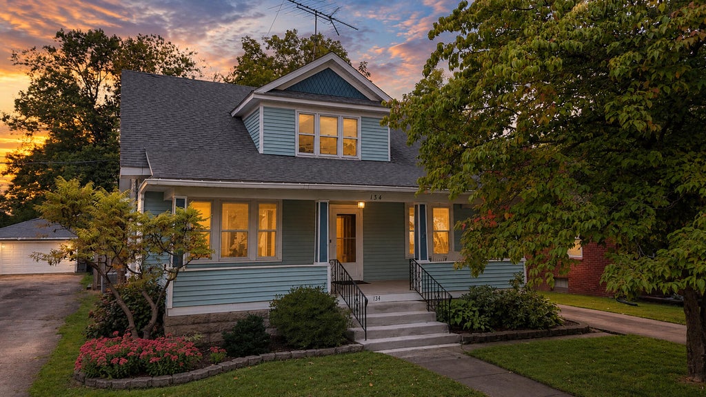 Photo of 134 N Kelly Street, Hobart, IN 46342 (MLS # 845903)