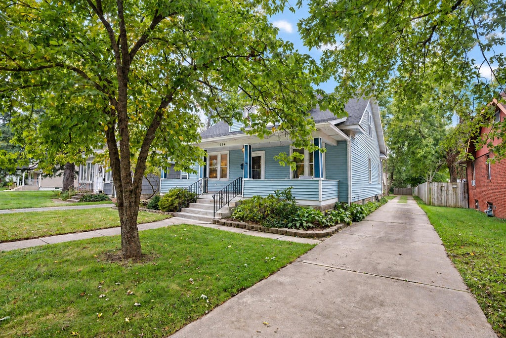Photo of 134 N Kelly Street, Hobart, IN 46342 (MLS # 845903)