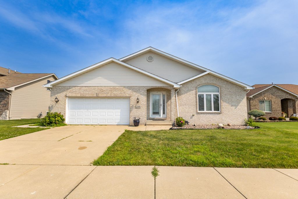 Photo of 2500 W 86th Avenue, Merrillville, IN 46410 (MLS # 842309)